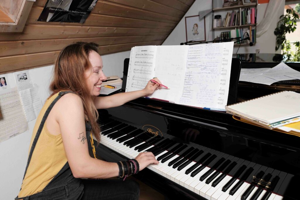Miriam Geissler Songwriting am Klavier
